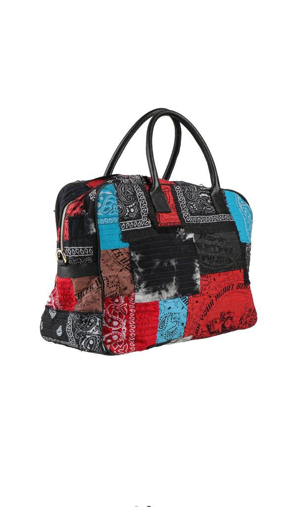 borsa in tessuto accoppiata a pelle, tessuto realizzato con tecnica boro sashiko utilizzando bandane, tessuti vintage che stampiamo e rendiamo unici il pattern può risultare differente