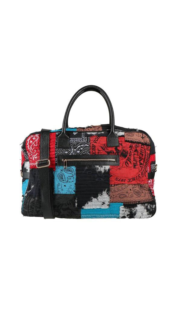 borsa in tessuto accoppiata a pelle, tessuto realizzato con tecnica boro sashiko utilizzando bandane, tessuti vintage che stampiamo e rendiamo unici il pattern può risultare differente