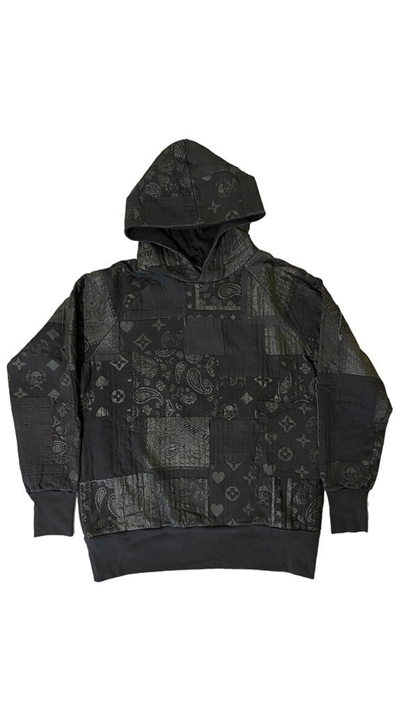 Massimo Sabbadin felpa con cappuccio oversize nera felpa realizzata con la tecnica di ispirazione giapponese boro sashiko utilizzando scarti di tessuto neri stampati con le nostre grafiche
